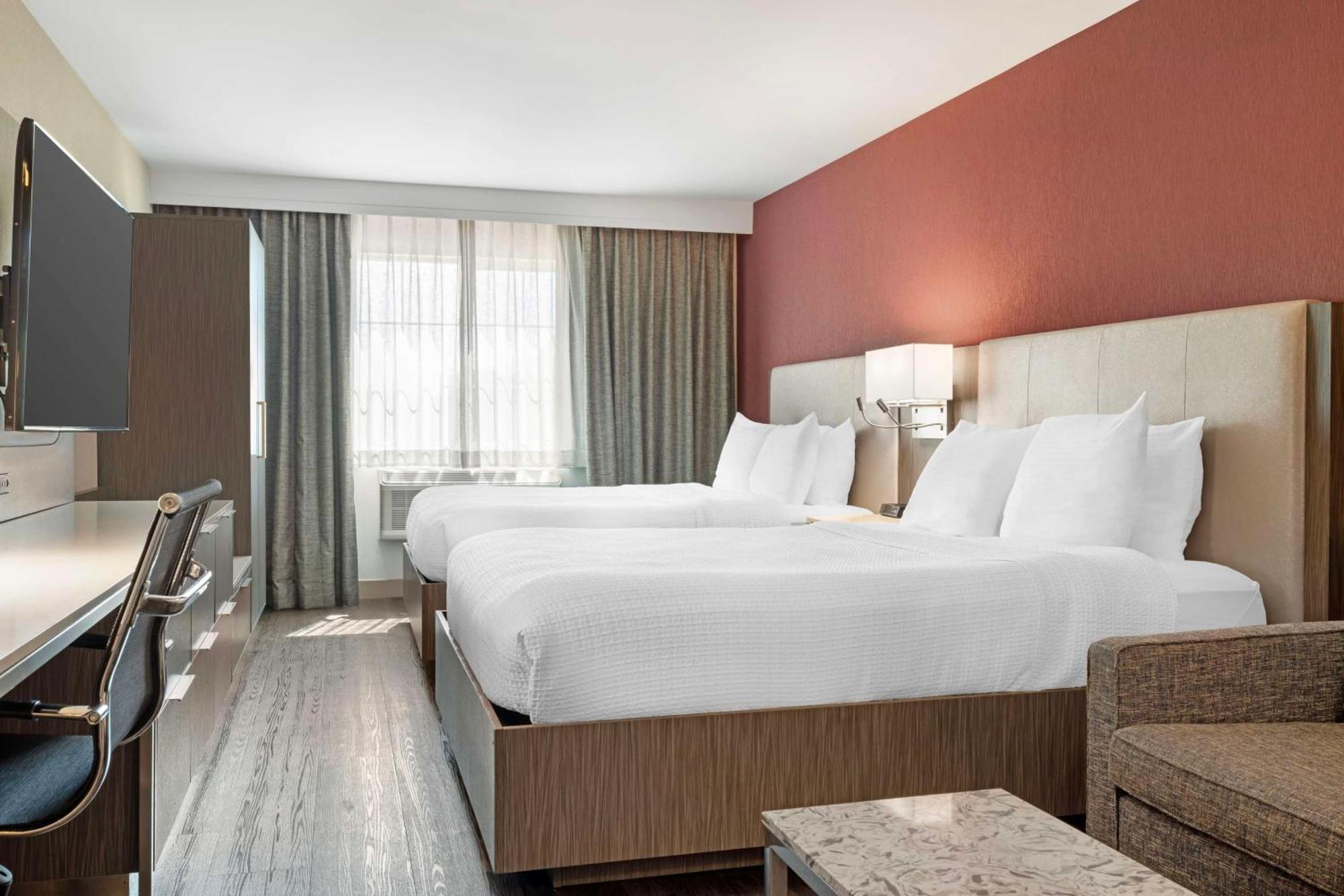 Western Wine Country & Hotel