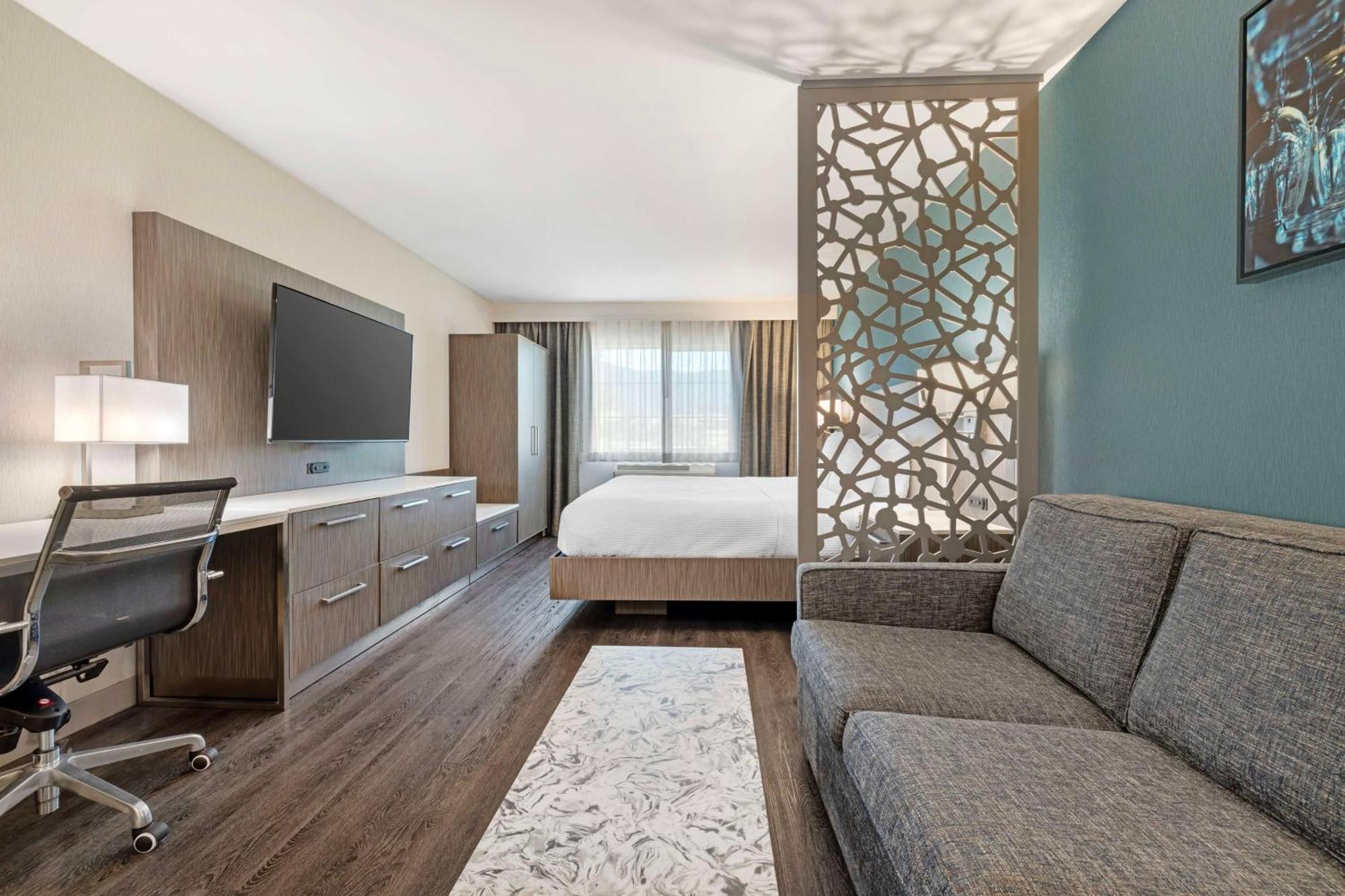 Hotel Western Wine Country &