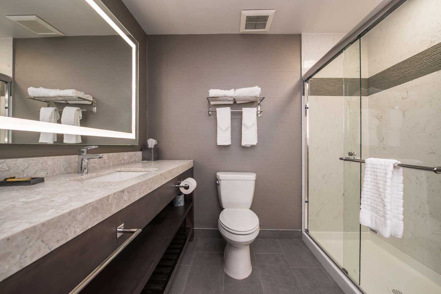 Western Wine Country & Hotel 3*
